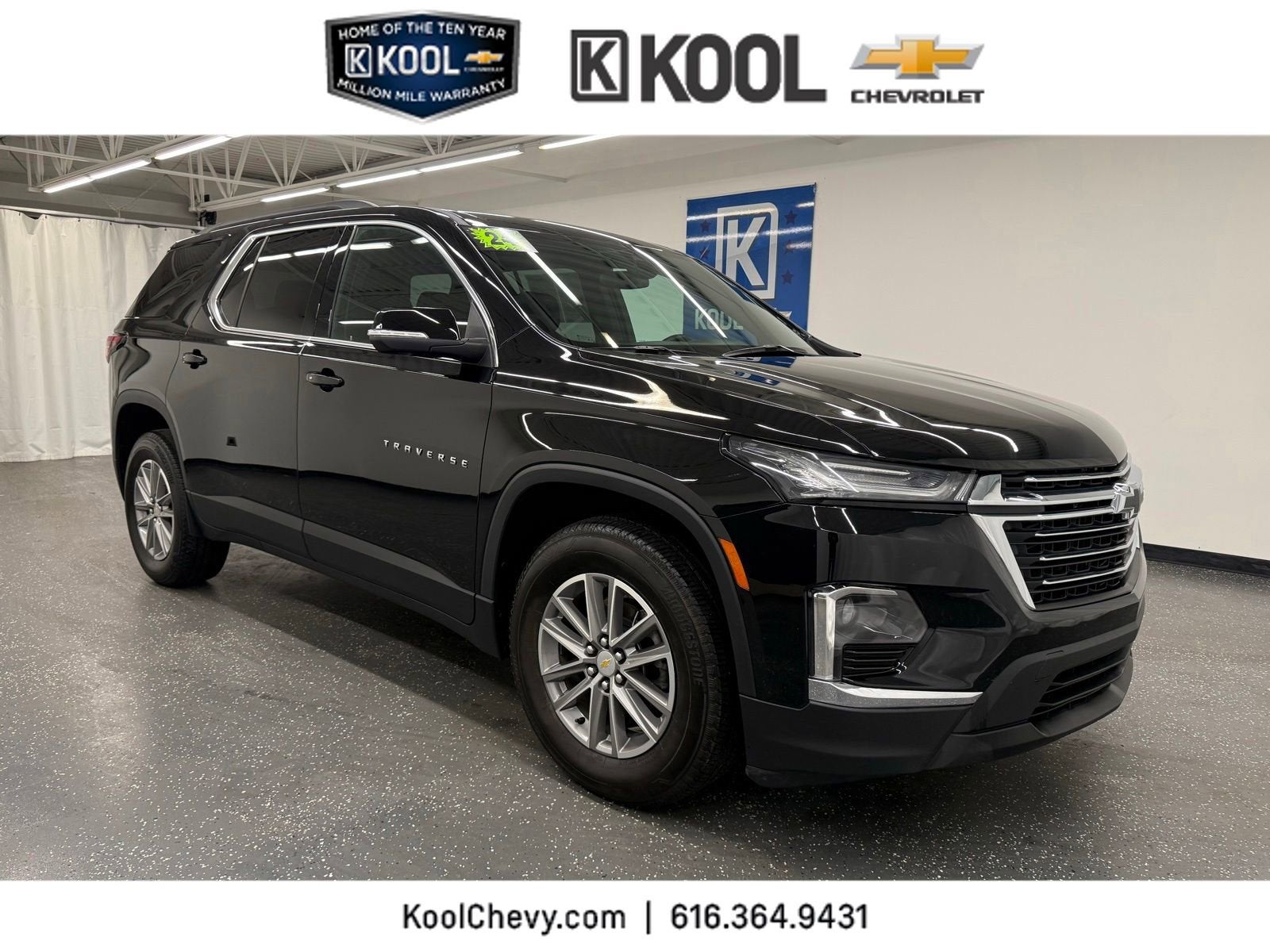 2024 Chevrolet Traverse Limited LT Cloth in Mosaic Black Metallic — front three-quarter view