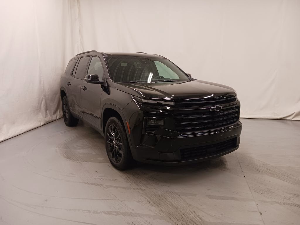 2026 Chevrolet Traverse LT in Mosaic Black Metallic — front three-quarter view